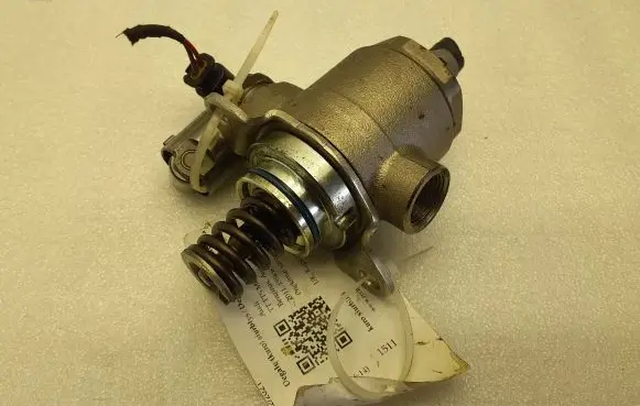 Audi TT TTS Mk2 Fuel injection high pressure pump 06J127025F