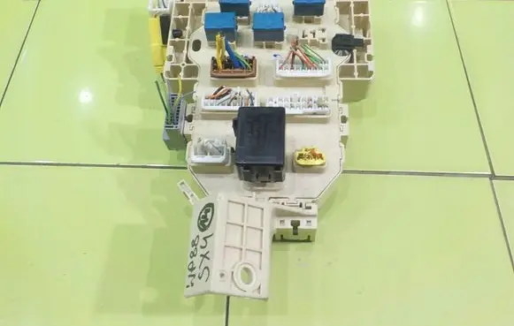 Suzuki SX4 Fuse box set 3677055L01 BEZPIECZNIKOW