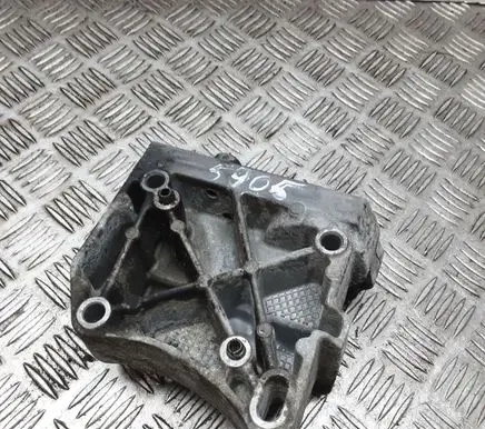 Citroen C3 Engine mounting bracket