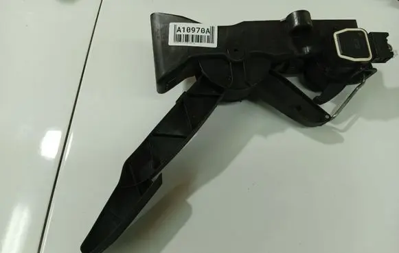 Mercedes-Benz A W169 Accelerator throttle pedal A1693000104