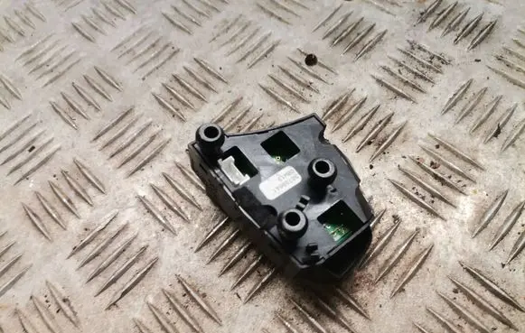 Volvo V70 Steering wheel buttons/switches 30739641