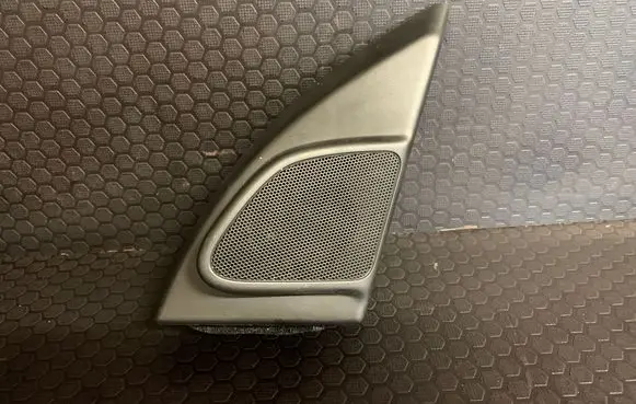Volvo XC60 Front door high frequency speaker 30781068 M5XUG 10W49