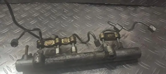 Toyota Yaris Fuel main line pipe 0445214032 nenustayta