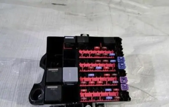 Ford B-MAX Fuse box set