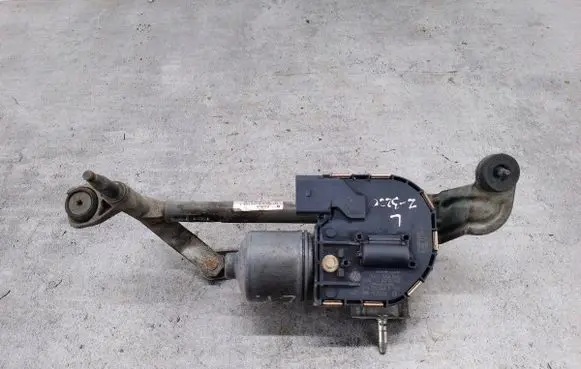 Volkswagen Golf Plus Wiper motor
