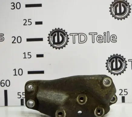 Engine mounting bracket