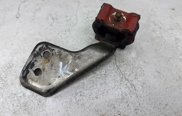 BMW 5 E60 E61 Muffler mount bracket/holder 