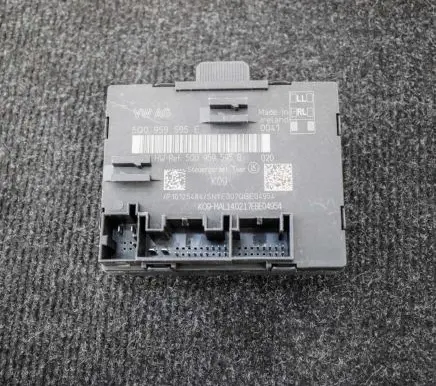 Volkswagen Tiguan Door control unit/module