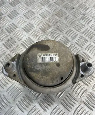 Mercedes-Benz C W204 Engine mount bracket A2122406417