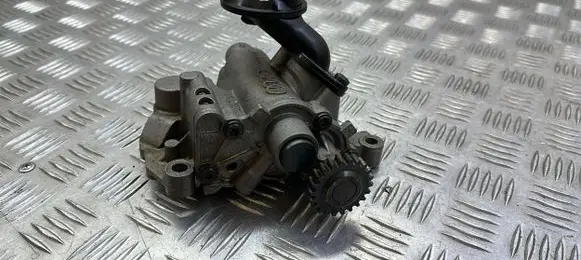 Audi A5 8T 8F Oil pump 06H115105AF