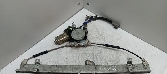Nissan X-Trail T30 Front door window regulator with motor