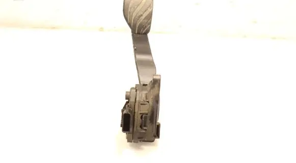 Accelerator throttle pedal