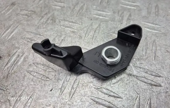 Headlight/headlamp mounting bracket