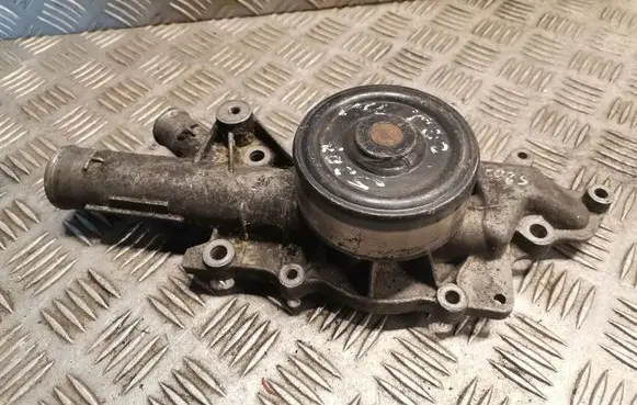 Mercedes-Benz C W203 Water pump 6112010310