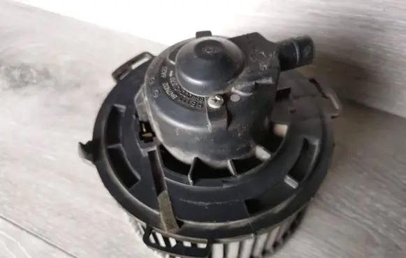 Mazda 3 I Heater fan/blower 894000- BN7N02