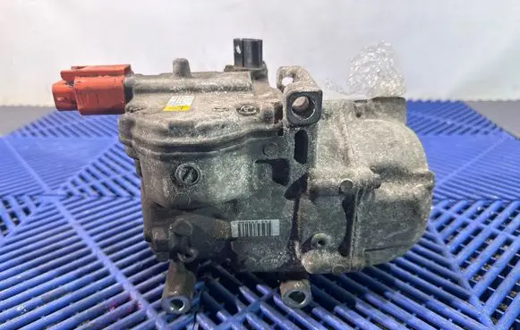 Toyota Auris E180 Air conditioning (A/C) compressor (pump) 0422001330 5S35566