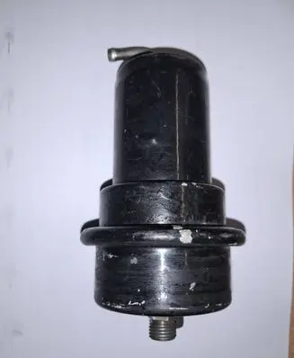 Mercedes-Benz W123 Fuel pressure regulator 0438170004