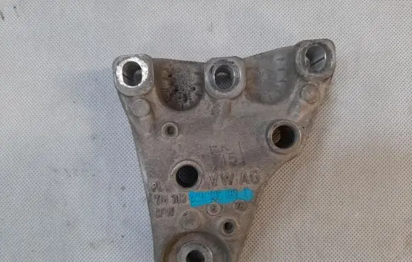 Skoda Rapid (NH) Engine mounting bracket 6Q0199185T