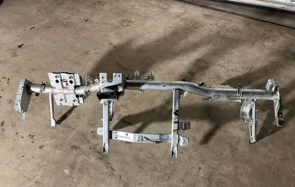 Iveco Daily 6th gen Dashboard cross member/frame bar 24821976
