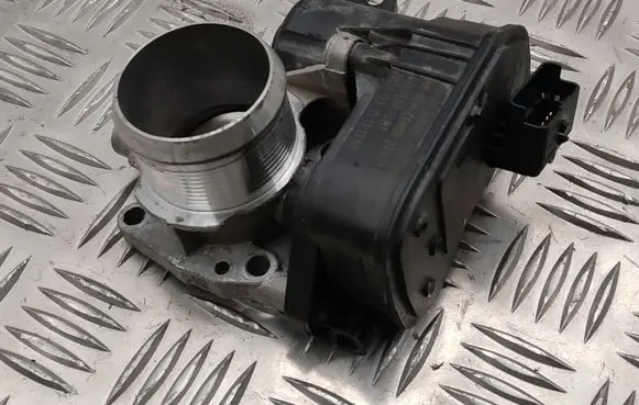 Peugeot 208 Throttle valve 9842936880