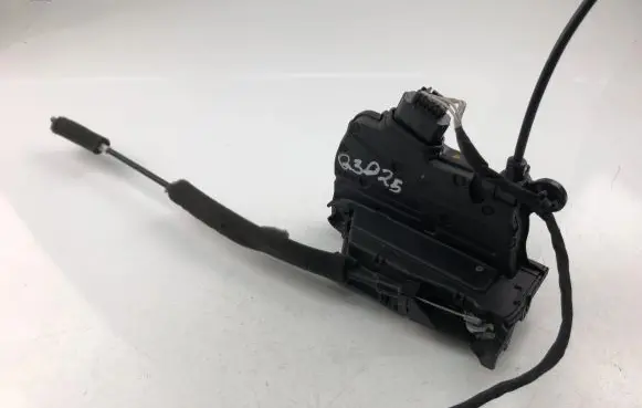 Renault Clio IV Coupe door lock (next to the handle) 825002104R