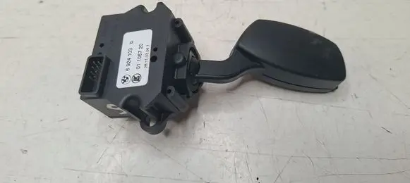 BMW 5 E60 E61 Indicator stalk 6924103 01106720 PA66MX40