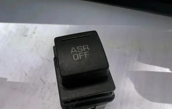 Traction control (ASR) switch
