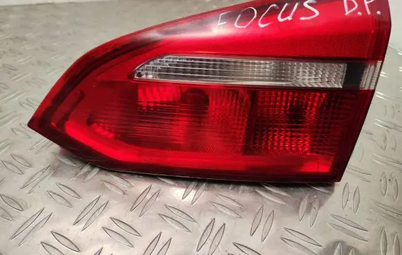 Ford Focus Tailgate rear/tail lights F1EB13A602b