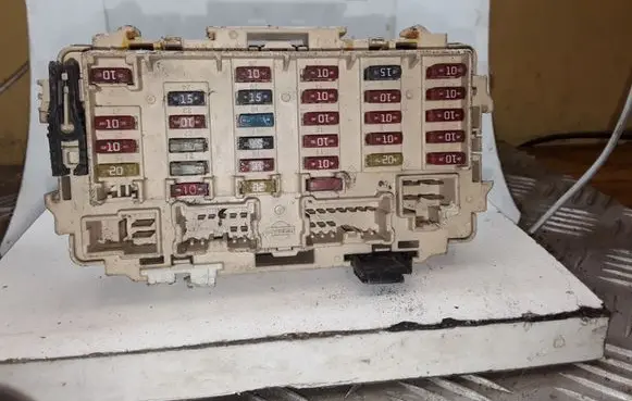 Nissan Primera Fuse module NOCODE