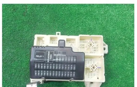 Jaguar S-Type Fuse module