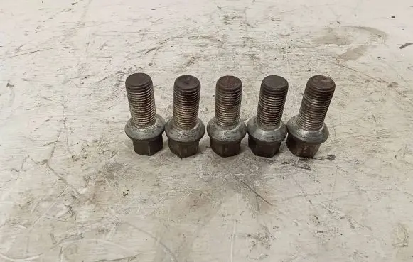Volkswagen Tiguan Nuts/bolts 