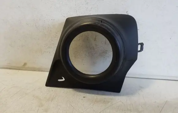 Mitsubishi L200 Front fog light trim/grill 8321A599