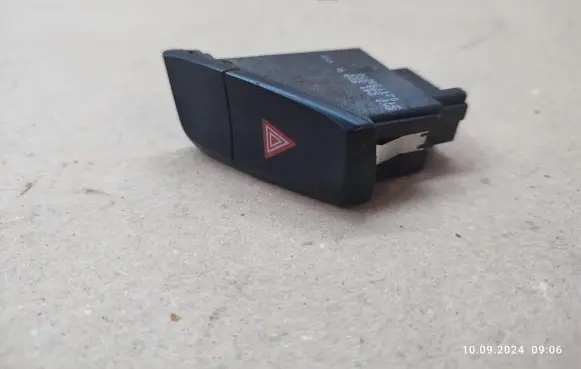 Audi A4 S4 B8 8K Hazard light switch 8K2941509A