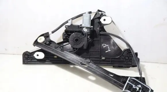 Peugeot 208 Front window lifting mechanism without motor