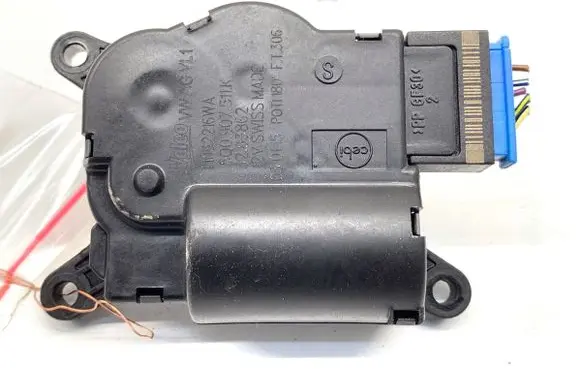 Volkswagen PASSAT B8 Air flap motor/actuator 5Q0907511K