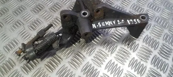 Nissan Sunny Engine mounting bracket