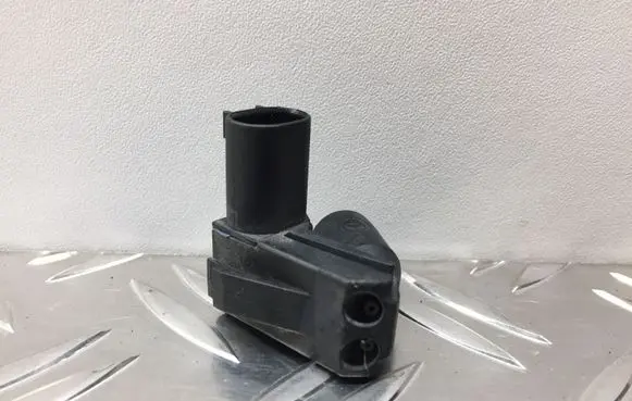 Mercedes-Benz ML W164 Windshield washer spray nozzle A1648600147L A1648600147