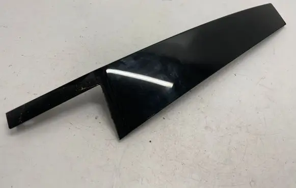 Skoda Octavia Mk4 Front door trim (molding) 5E3839902