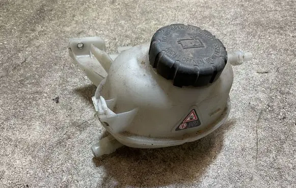 Mercedes-Benz CLA C118 X118 Coolant expansion tank/reservoir A2475000149 231673