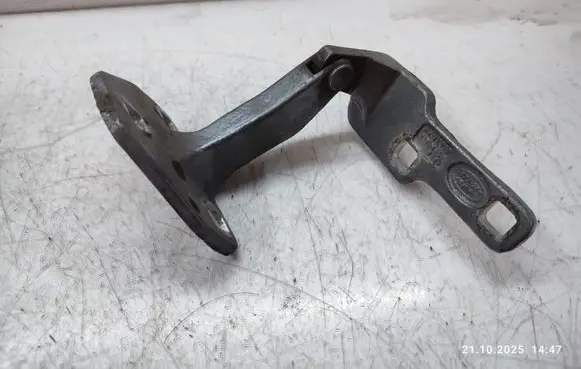 Tailgate/trunk/boot hinge