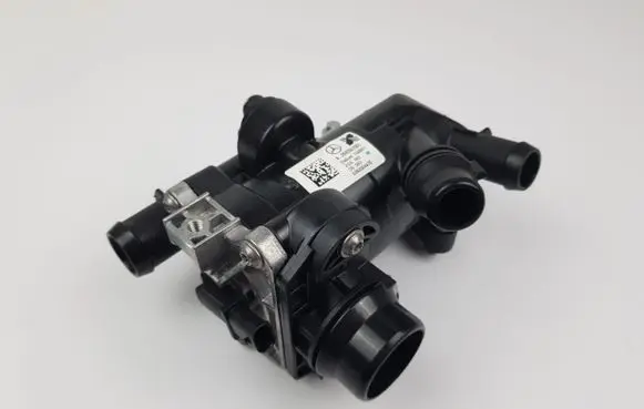 Mercedes-Benz C W205 Thermostat housing A2642001501
