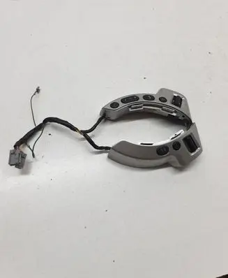 Steering wheel buttons/switches