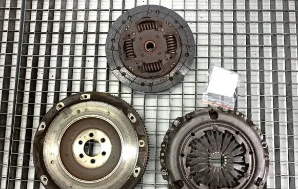 Peugeot 208 Clutch set kit 9801354780