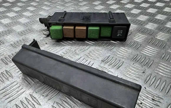 Opel Vectra B Fuse box set 90504296