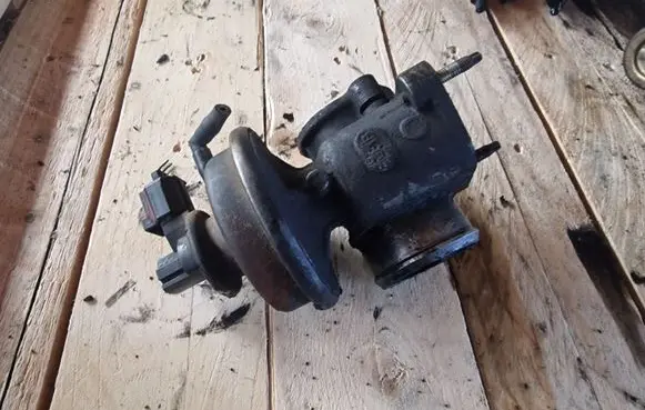 Ford Mondeo Mk III EGR valve