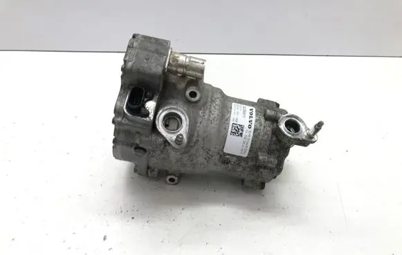 Volvo XC40 Air conditioning (A/C) compressor (pump) 32289919