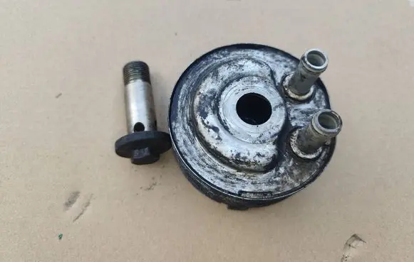 Nissan Primera Oil filter mounting bracket 5m301 139192815