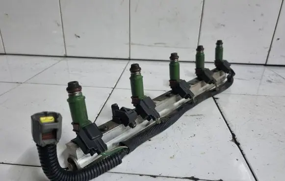 Volvo S80 Fuel injector 9470229