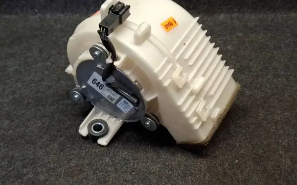 Toyota RAV 4 (XA40) Hybrid/electric vehicle battery fan G923048080 1173006462