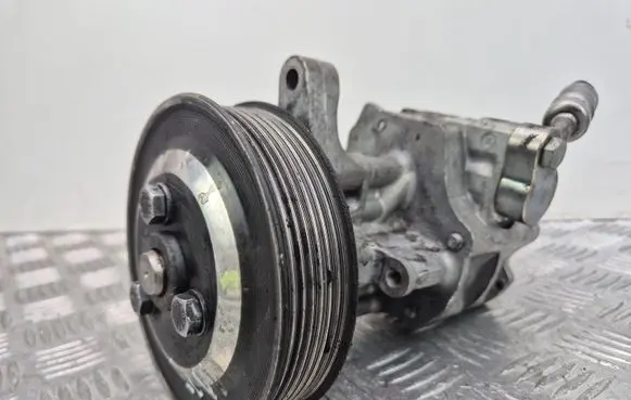 BMW X5 E70 Power steering pump 679646203 5002445